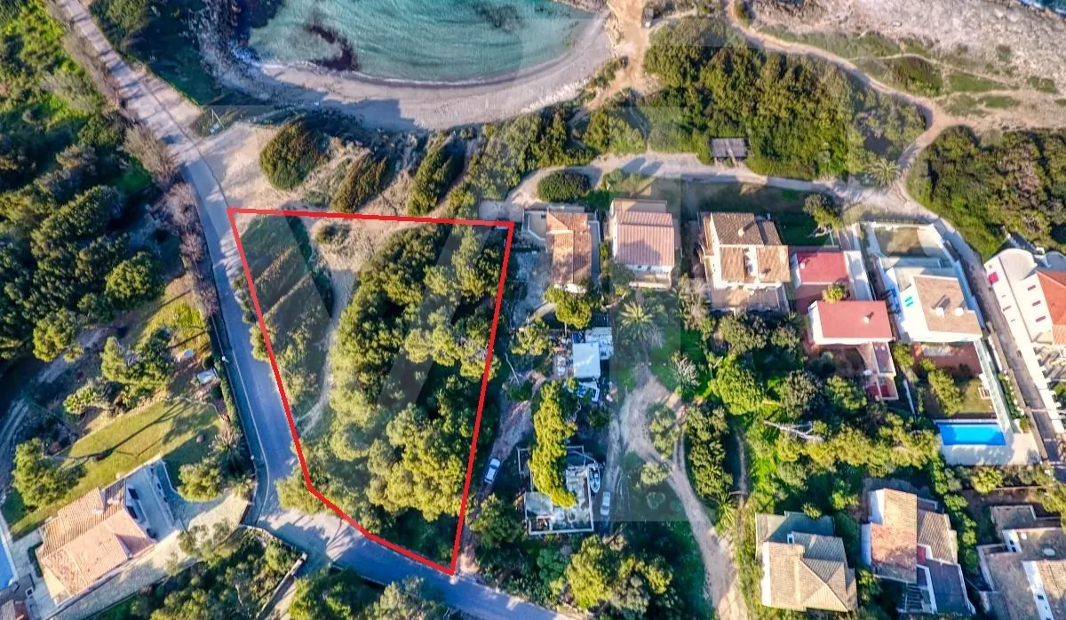 Grundstück-direkt-am-Meer-mit-herrlicher-Aussicht-in-Alcudia