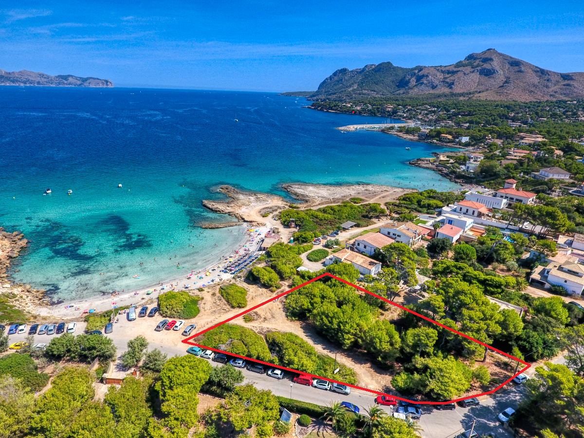 Grundstück-direkt-am-Meer-mit-herrlicher-Aussicht-in-Alcudia