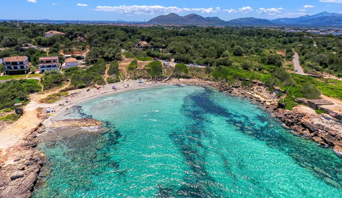 Grundstück-direkt-am-Meer-mit-herrlicher-Aussicht-in-Alcudia