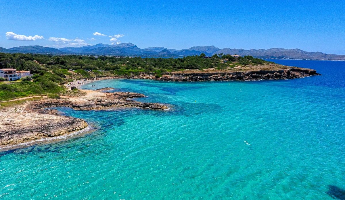 Grundstück-direkt-am-Meer-mit-herrlicher-Aussicht-in-Alcudia