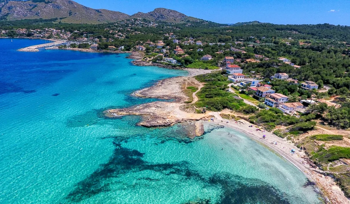Grundstück-direkt-am-Meer-mit-herrlicher-Aussicht-in-Alcudia