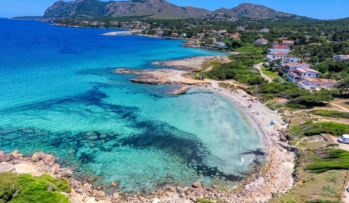 Grundstück-direkt-am-Meer-mit-herrlicher-Aussicht-in-Alcudia
