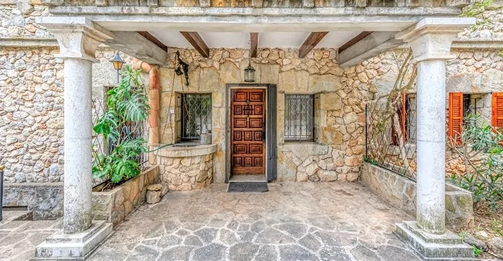 Eingang der Finca in Pollensa, Mallorca