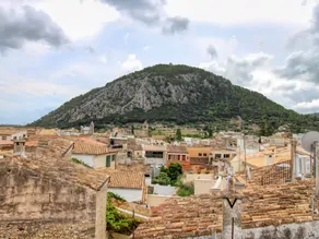 En-venta-gran-casa-con-garaje-terrazas-vistas-al-pueblo-Pollença-Puig-de-María