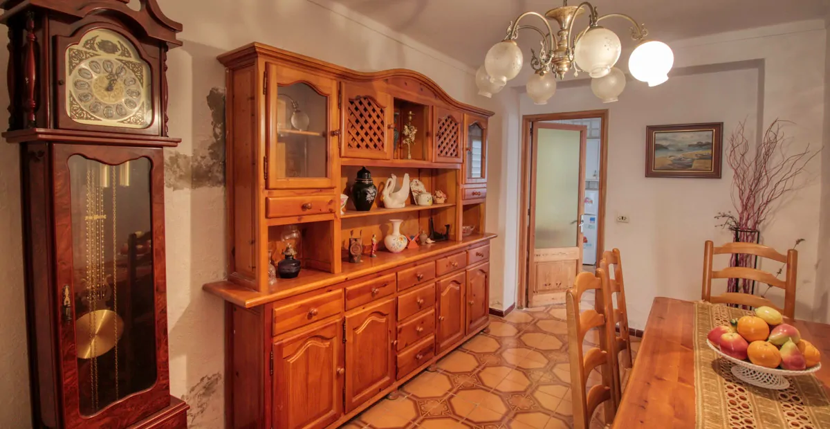 Zu-verkaufen-gemütliches-Dorfhaus-mit-Terrassen-am-Hang-des-Calvario-in-Pollença