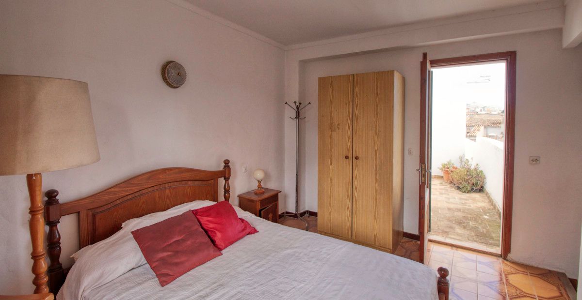 Zu-verkaufen-gemütliches-Dorfhaus-mit-Terrassen-am-Hang-des-Calvario-in-Pollença
