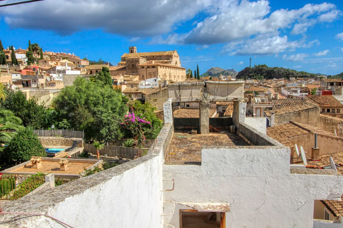 For-sale-cosy-village-house-with-terraces-on-the-Calvario-hillside-in-Pollença