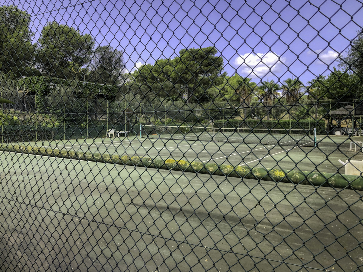 Histórica-finca-con-piscina-y-pista-de-tenis-bien-situada-muy-cerca-de-la-costa-Llorencina