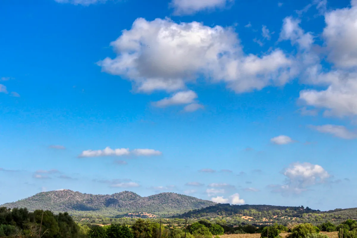 Histórica-finca-con-piscina-y-pista-de-tenis-bien-situada-muy-cerca-de-la-costa-Llorencina