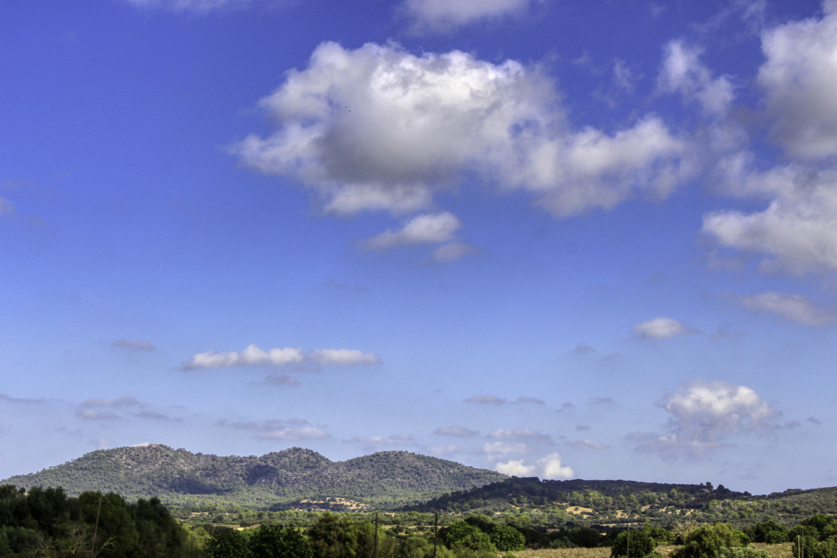 Histórica-finca-con-piscina-y-pista-de-tenis-bien-situada-muy-cerca-de-la-costa-Llorencina