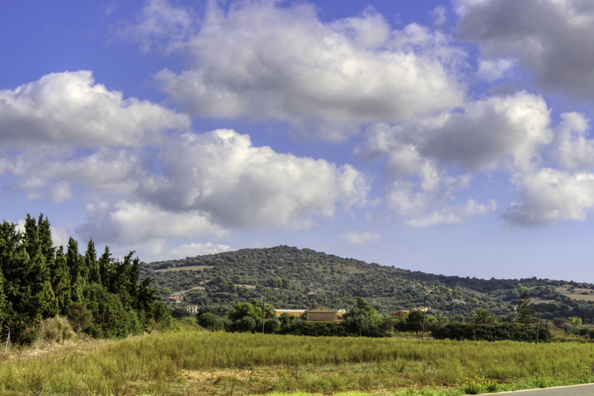 Histórica-finca-con-piscina-y-pista-de-tenis-bien-situada-muy-cerca-de-la-costa-Llorencina