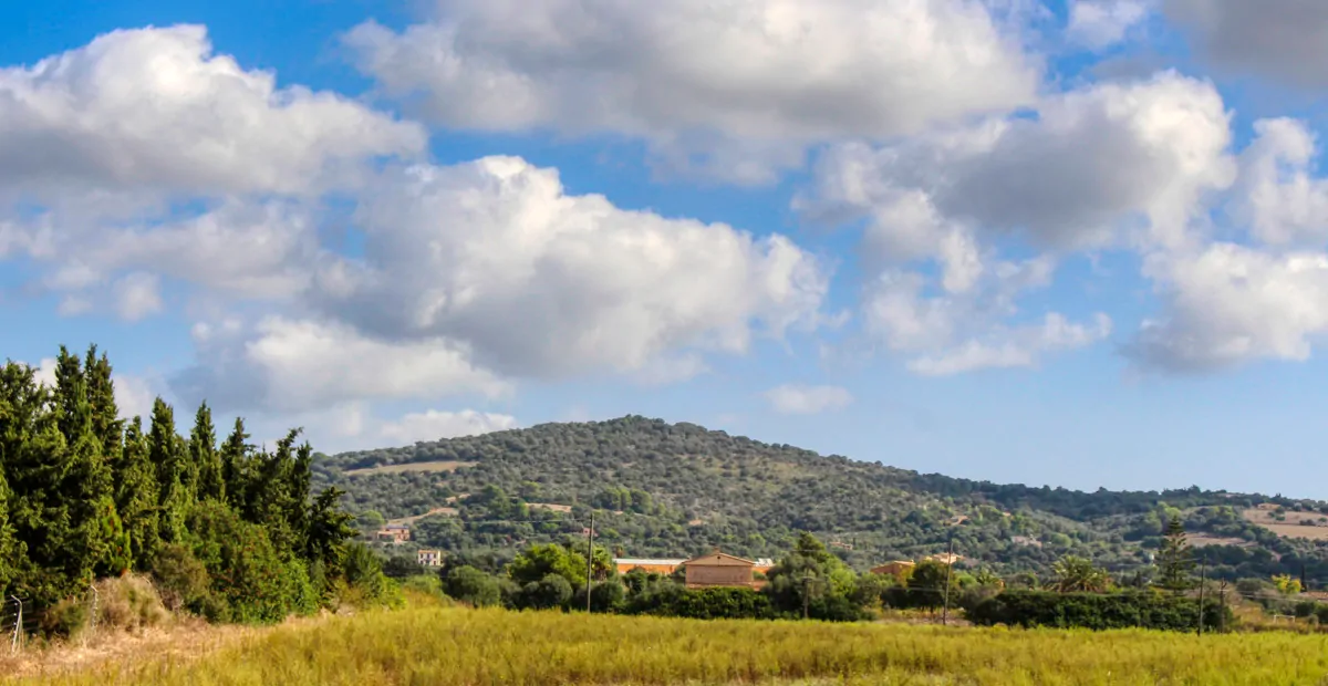 Histórica-finca-con-piscina-y-pista-de-tenis-bien-situada-muy-cerca-de-la-costa-Llorencina