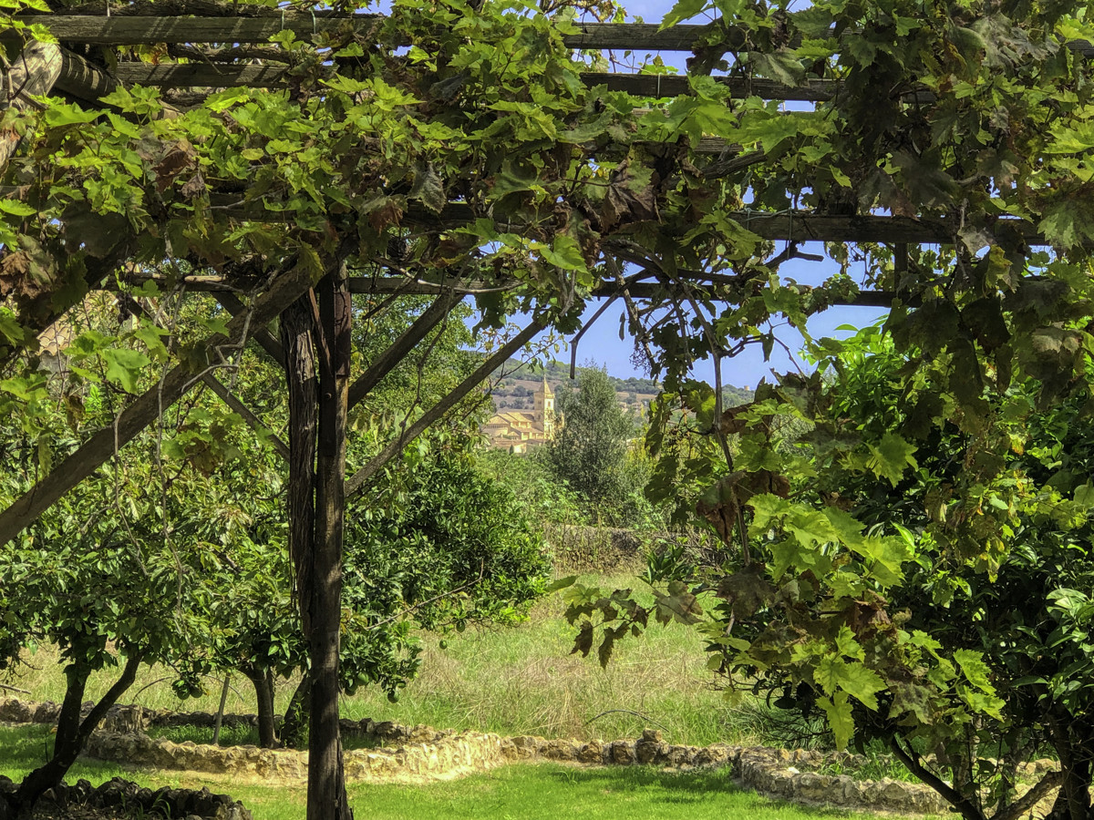 Histórica-finca-con-piscina-y-pista-de-tenis-bien-situada-muy-cerca-de-la-costa-Llorencina