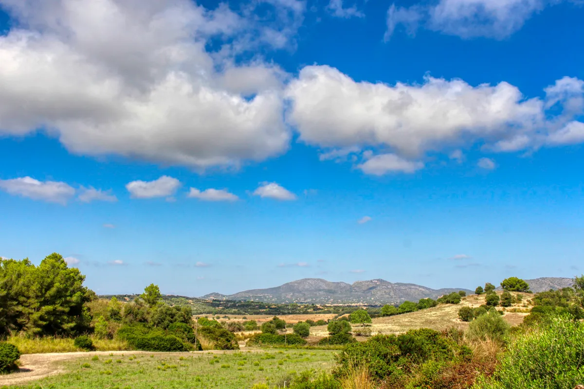 Histórica-finca-con-piscina-y-pista-de-tenis-bien-situada-muy-cerca-de-la-costa-Llorencina
