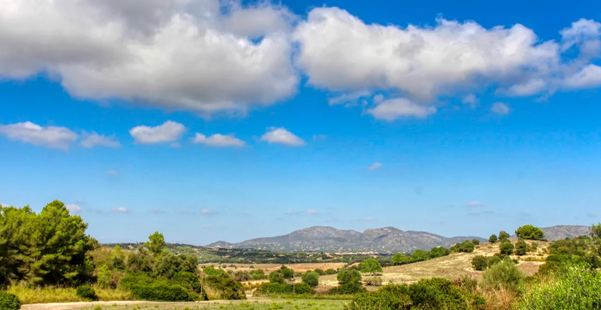 Histórica-finca-con-piscina-y-pista-de-tenis-bien-situada-muy-cerca-de-la-costa-Llorencina