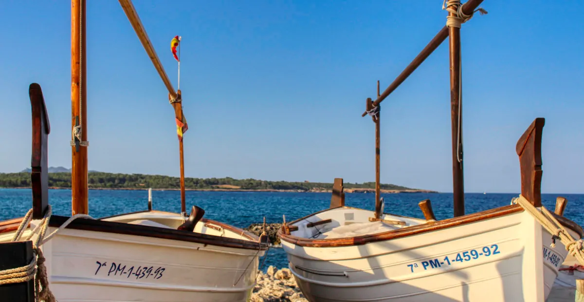 Histórica-finca-con-piscina-y-pista-de-tenis-bien-situada-muy-cerca-de-la-costa-Llorencina