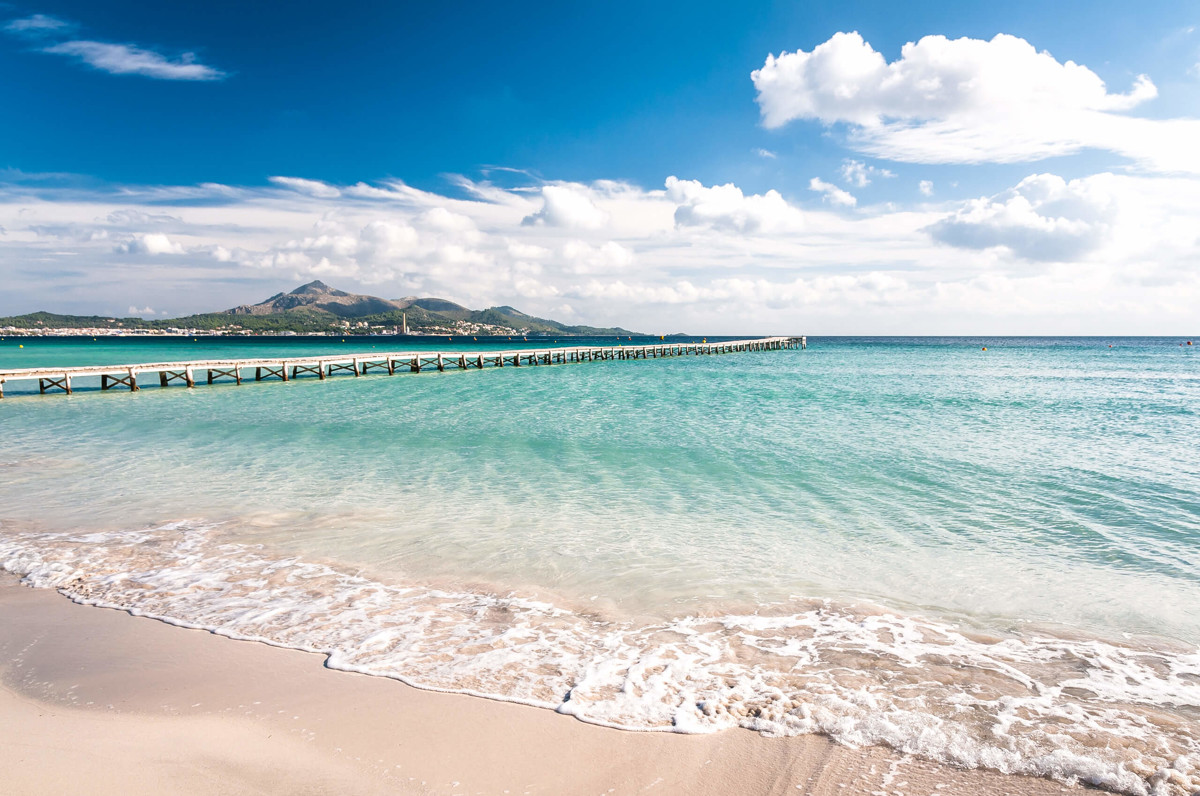 Parcela-con-proyecto-de-construcción-cerca-del-mar-en-Alcudia-Mallorca
