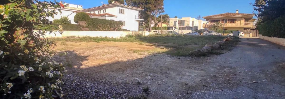 Grundstück-mit-Bauprojekt-nahe-am-Meer-in-Alcudia-Mallorca