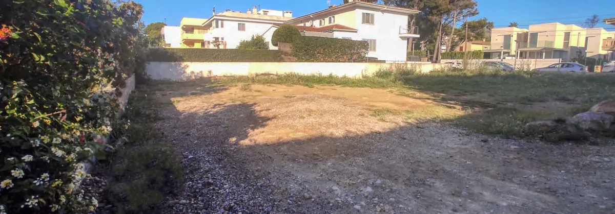 Grundstück-mit-Bauprojekt-nahe-am-Meer-in-Alcudia-Mallorca