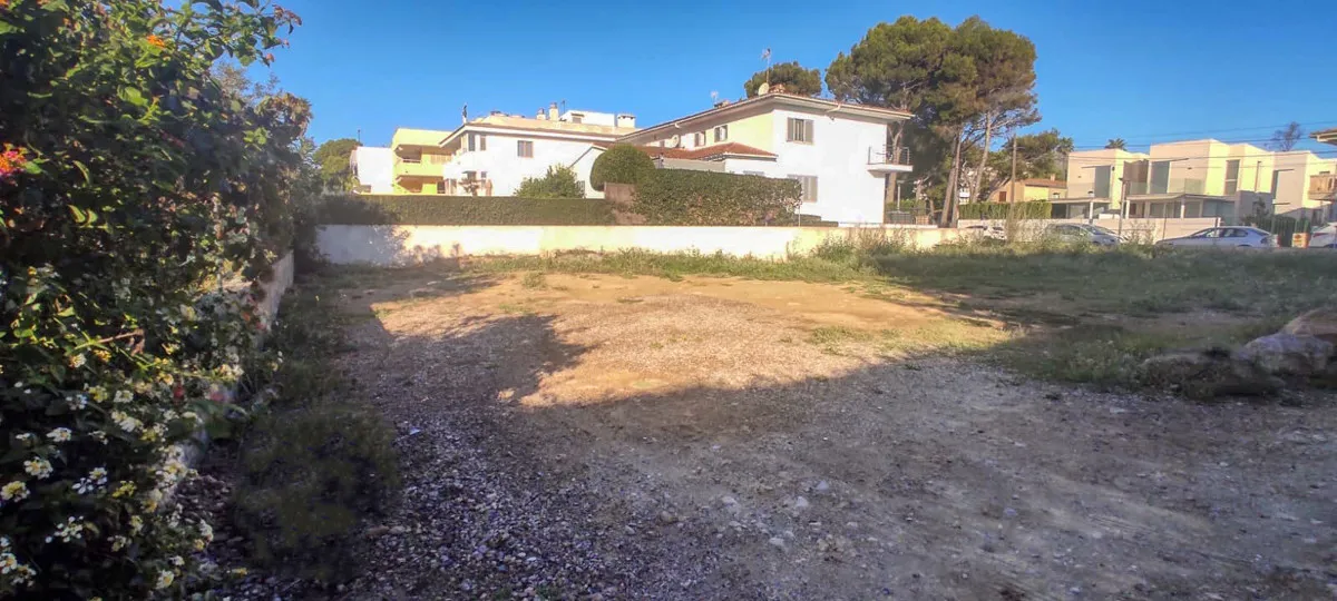 Plot-with-construction-project-near-the-sea-in-Alcudia-Mallorca