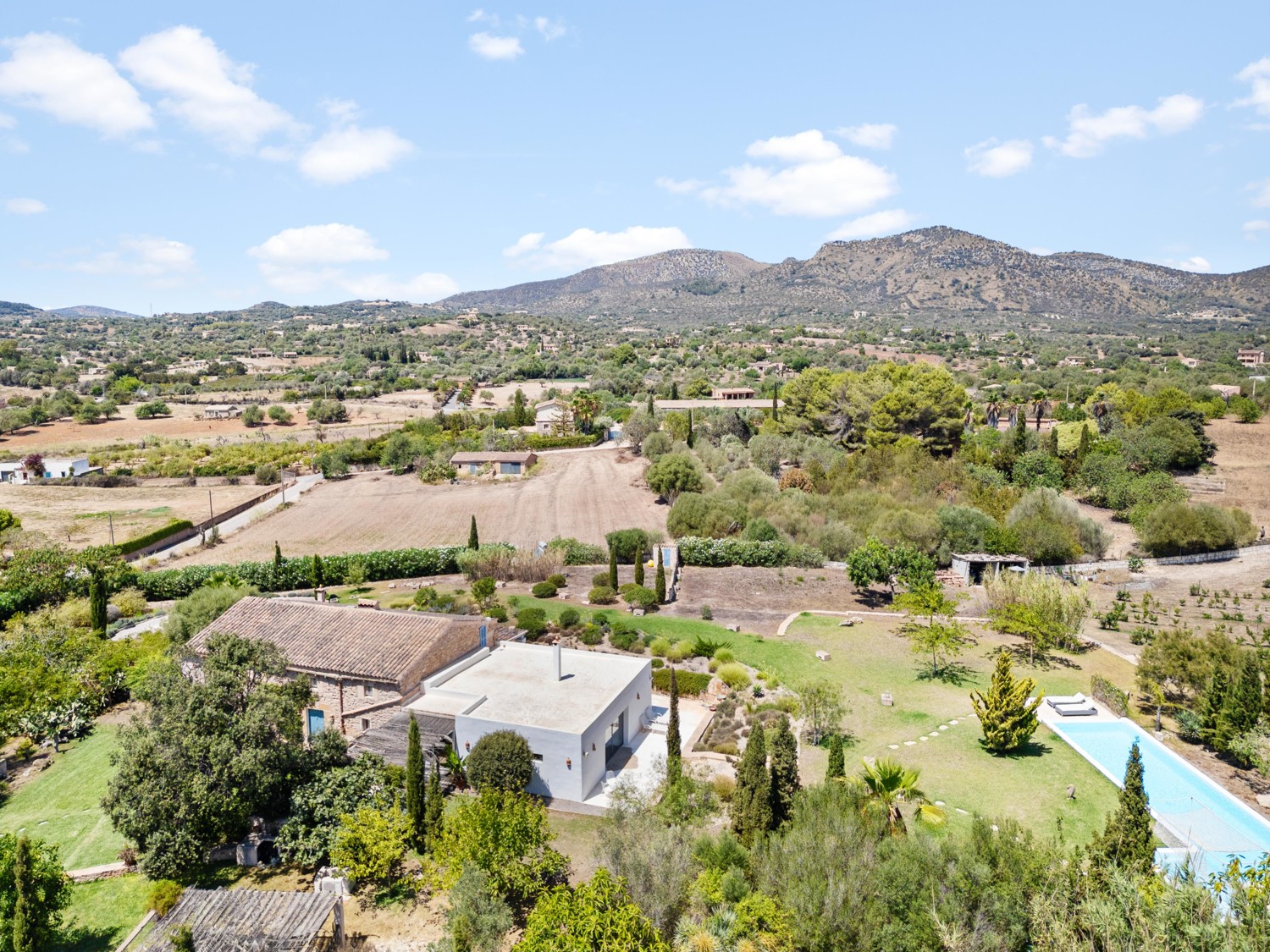 Spectacular-finca-with-vacation-license-in-Sant-Llorenç-Mallorca