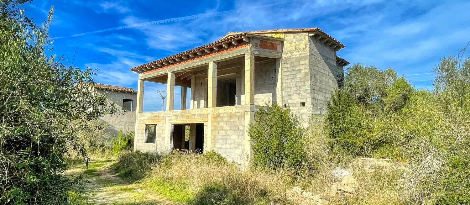 Zu-verkaufen-Haus-ohne-Fertigstellung-in-guter-Lage-von-Artá