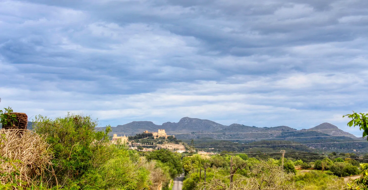 Zu-verkaufen-Haus-ohne-Fertigstellung-in-guter-Lage-von-Artá