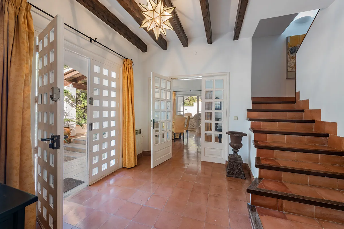 Villa-with-pool-close-to-the-sea-in-Cala-San-Vicente