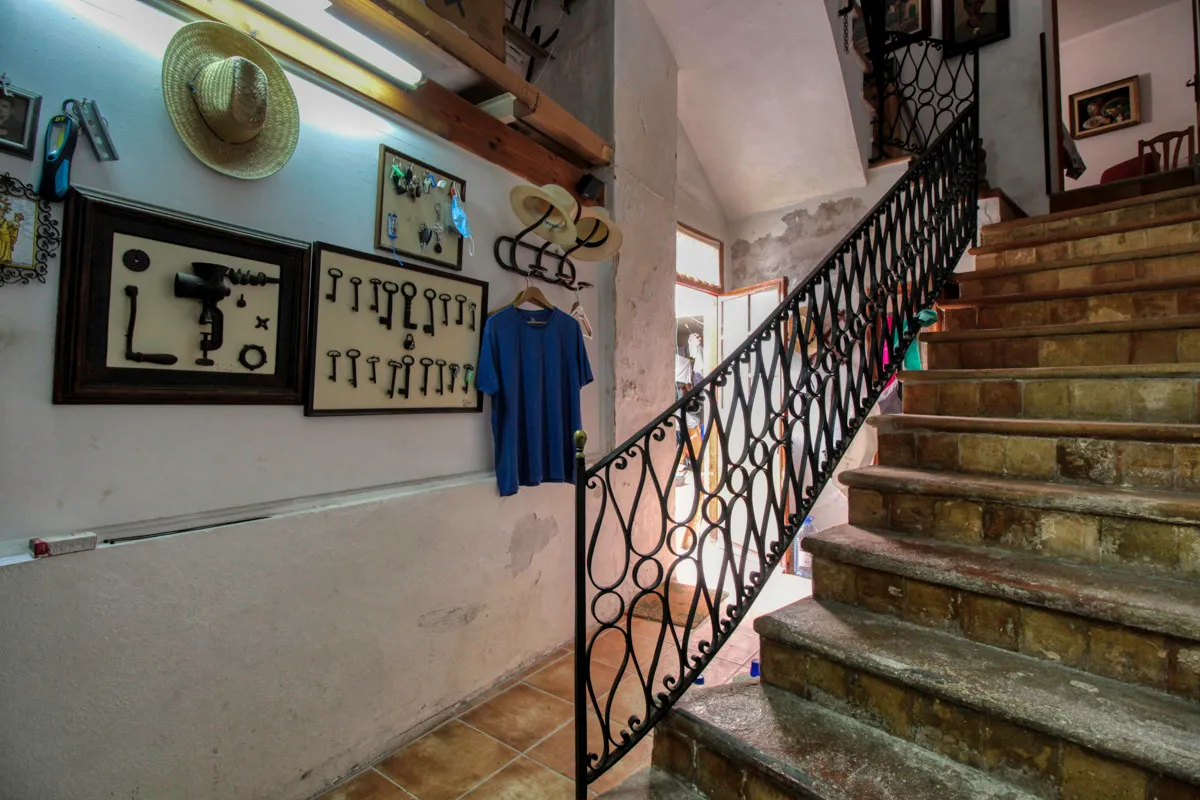 For-sale-large-house-with-garage-and-terraces-overlooking-the-village-of-Pollença-Puig-María