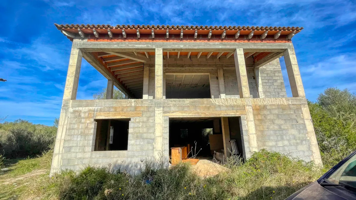 For-sale-house-without-completion-in-good-area-of-Artá
