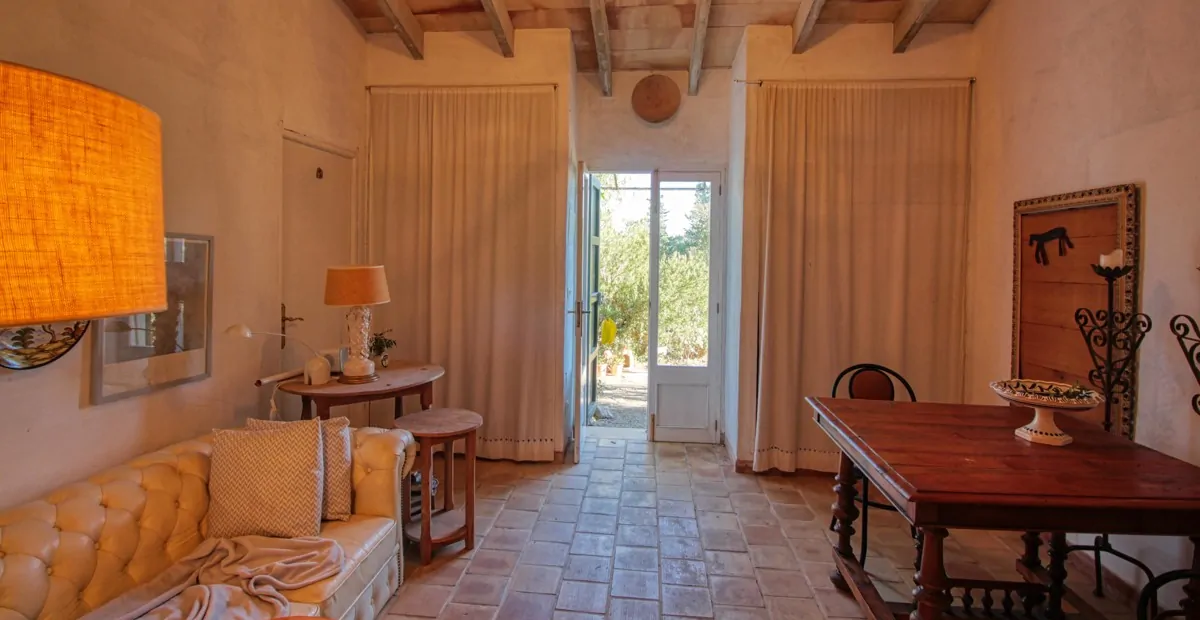 Rustikale-Finca-auf-dem-Lande-bei-Arta