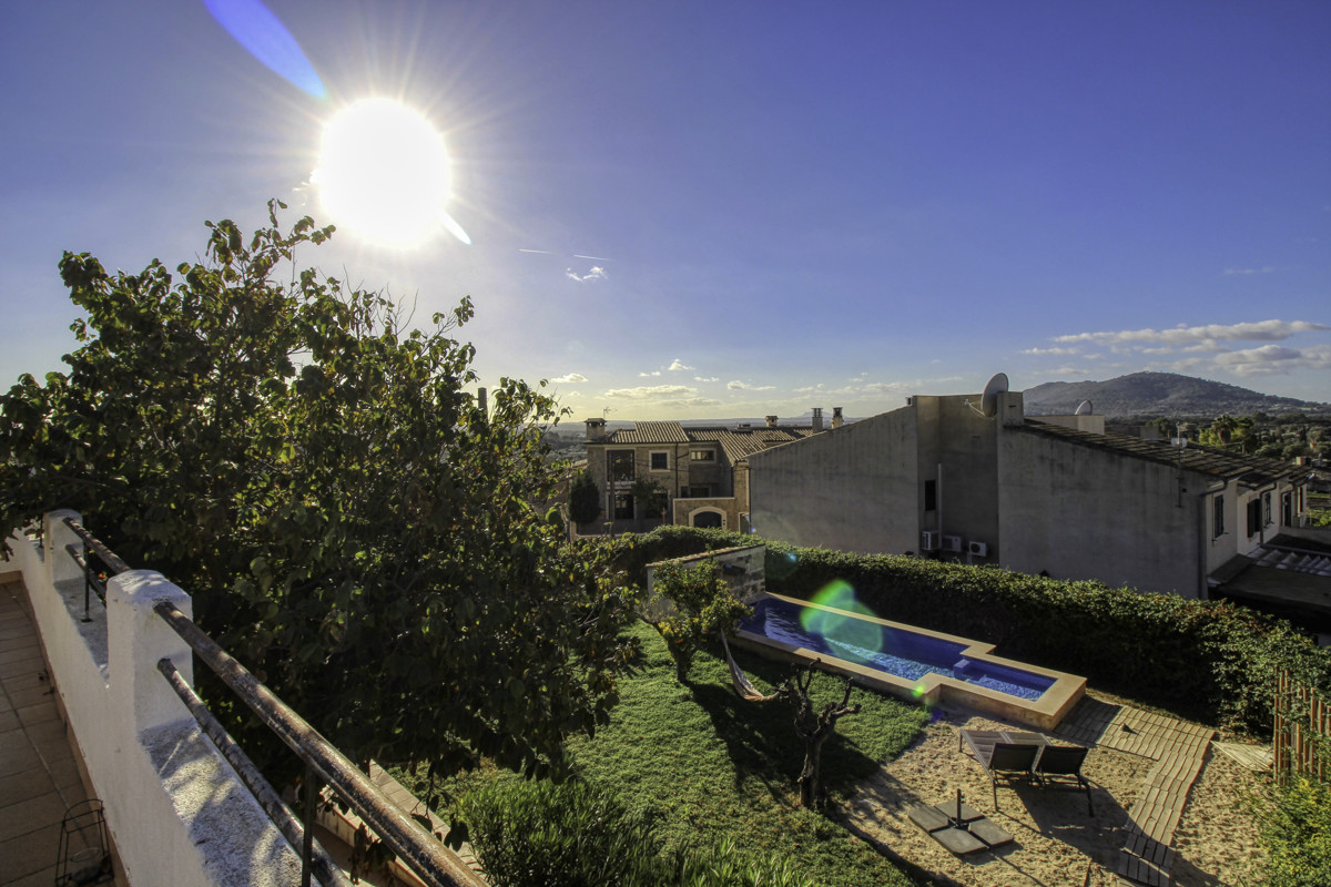 Fantástica-casa-tradicional-en-venta-con-licencia-vacacional-terrazas-jardín-piscina-en-Búger