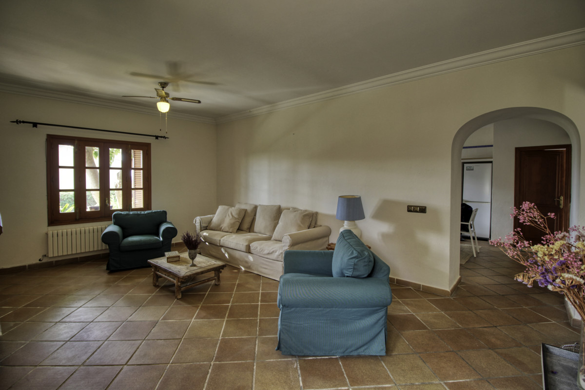 Fantástica-casa-tradicional-en-venta-con-licencia-vacacional-terrazas-jardín-piscina-en-Búger