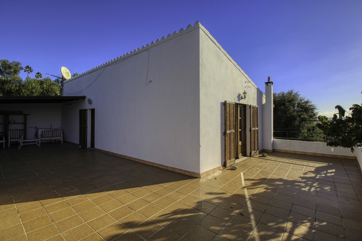 Fantástica-casa-tradicional-en-venta-con-licencia-vacacional-terrazas-jardín-piscina-en-Búger