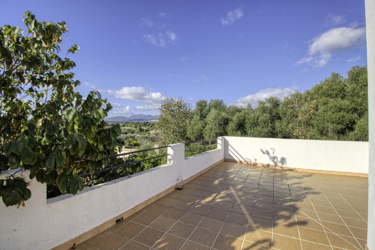 Fantástica-casa-tradicional-en-venta-con-licencia-vacacional-terrazas-jardín-piscina-en-Búger