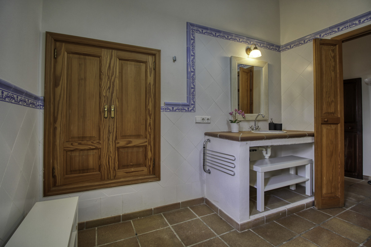 Fantástica-casa-tradicional-en-venta-con-licencia-vacacional-terrazas-jardín-piscina-en-Búger