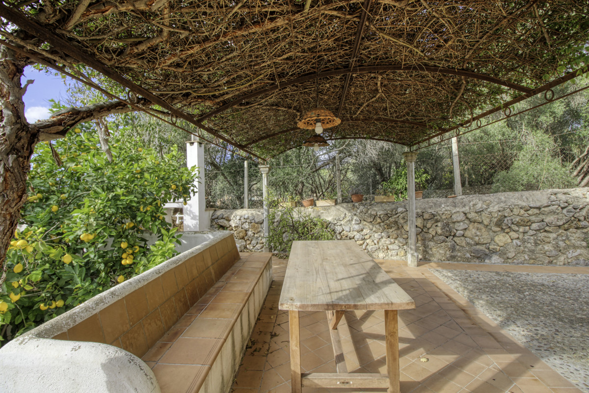 Fantástica-casa-tradicional-en-venta-con-licencia-vacacional-terrazas-jardín-piscina-en-Búger