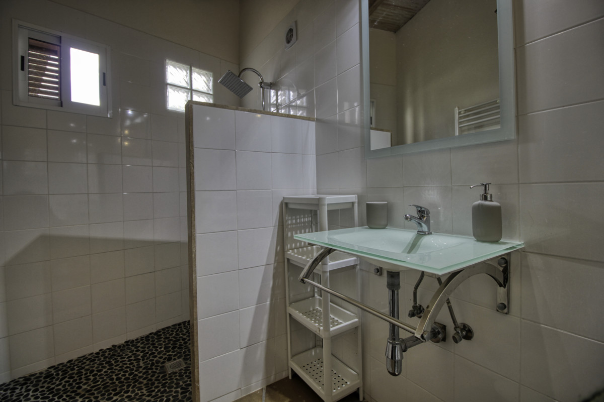 Fantástica-casa-tradicional-en-venta-con-licencia-vacacional-terrazas-jardín-piscina-en-Búger