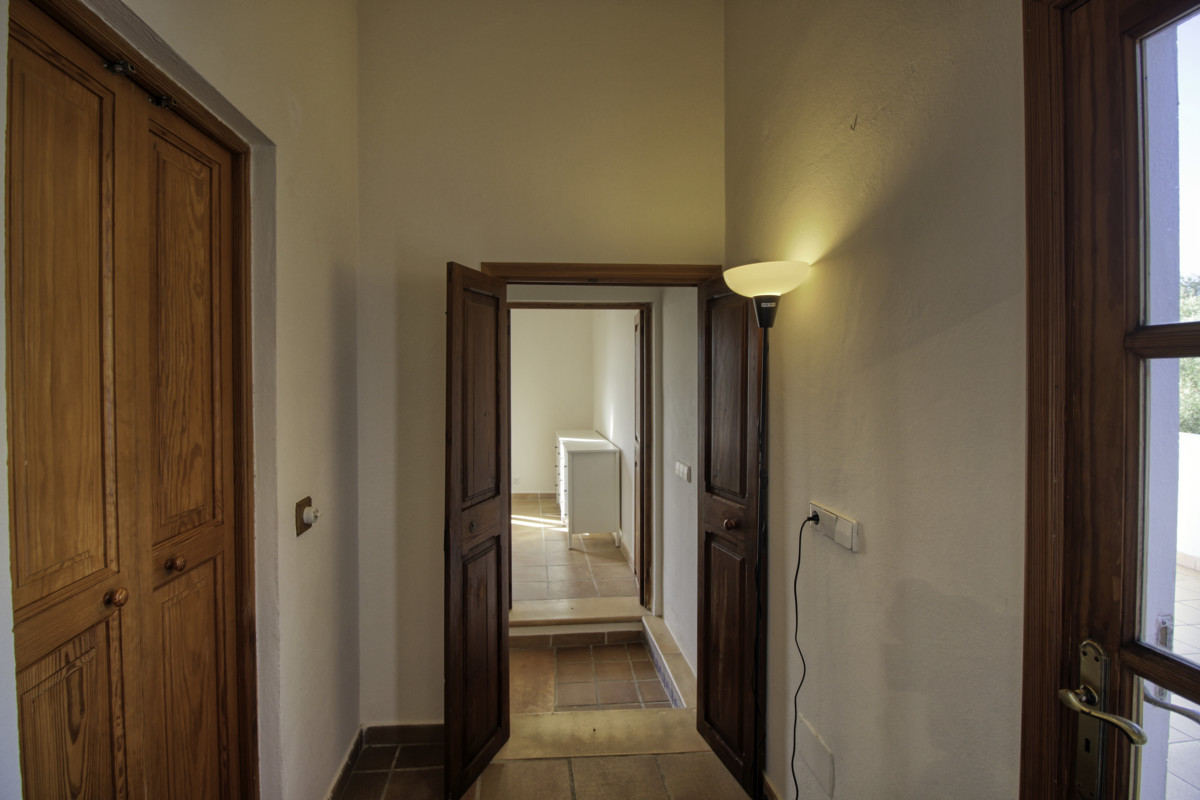 Fantástica-casa-tradicional-en-venta-con-licencia-vacacional-terrazas-jardín-piscina-en-Búger