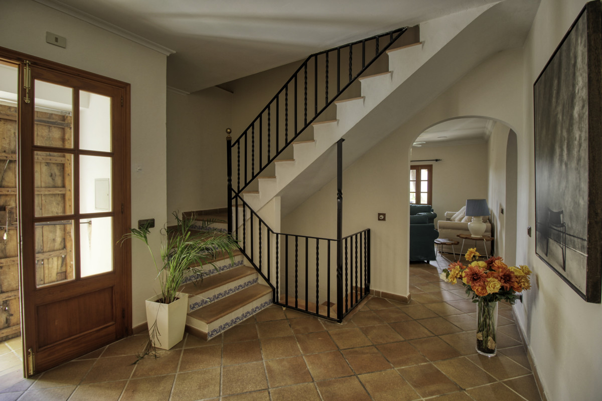 Fantástica-casa-tradicional-en-venta-con-licencia-vacacional-terrazas-jardín-piscina-en-Búger