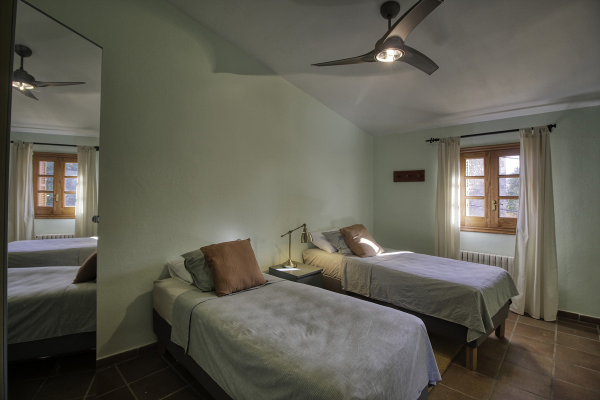 Fantástica-casa-tradicional-en-venta-con-licencia-vacacional-terrazas-jardín-piscina-en-Búger