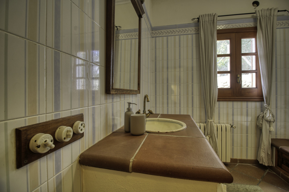 Fantástica-casa-tradicional-en-venta-con-licencia-vacacional-terrazas-jardín-piscina-en-Búger
