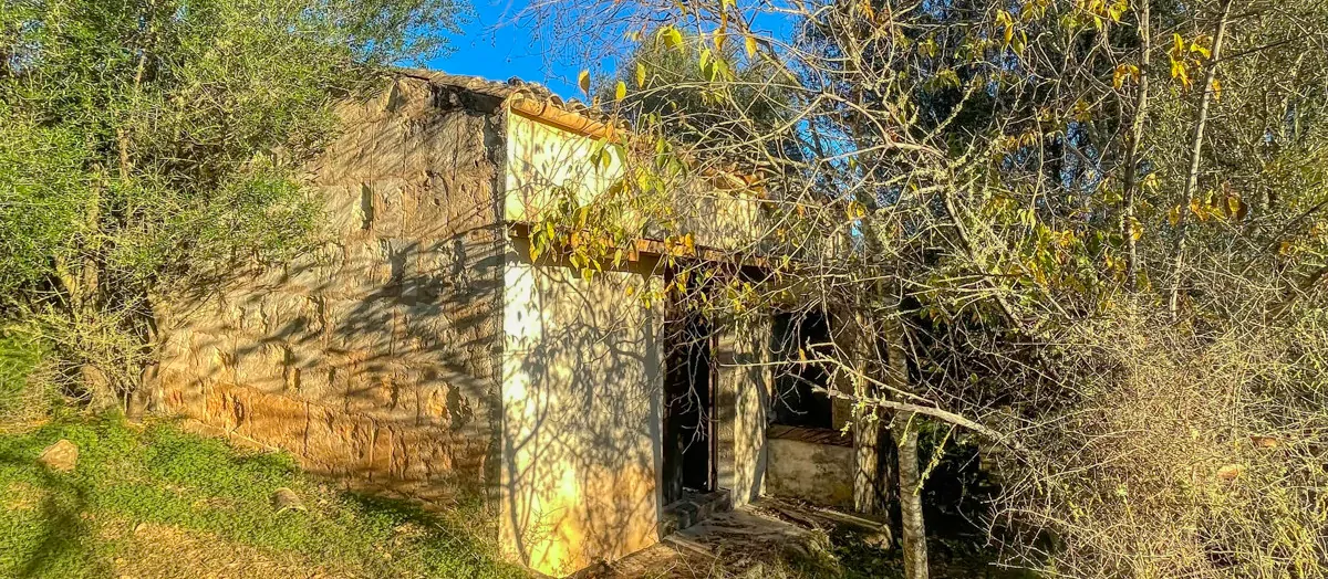 Zu-verkaufen-rustikales-Land-mit-Lizenz-sofort-zu-bauen-ein-Haus-und-Schwimmbad-in-Ullaró