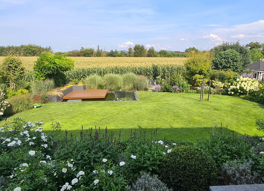 Garten mit Koi-Teich