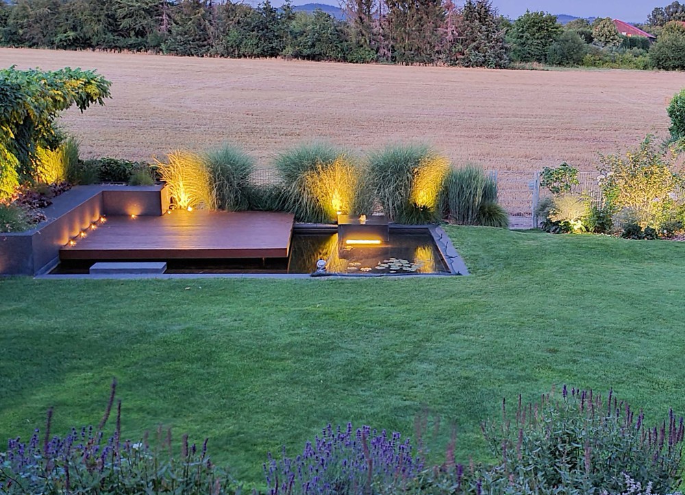 Garten mit Beleuchtung