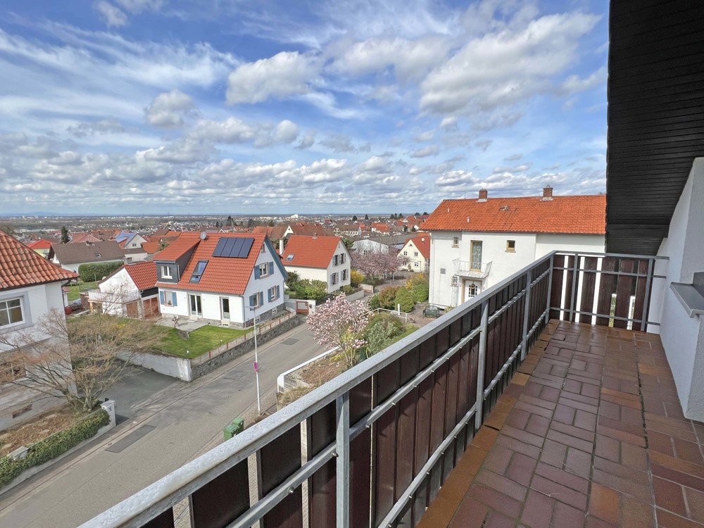 Balkon DG mit Blick in die Rheinebene