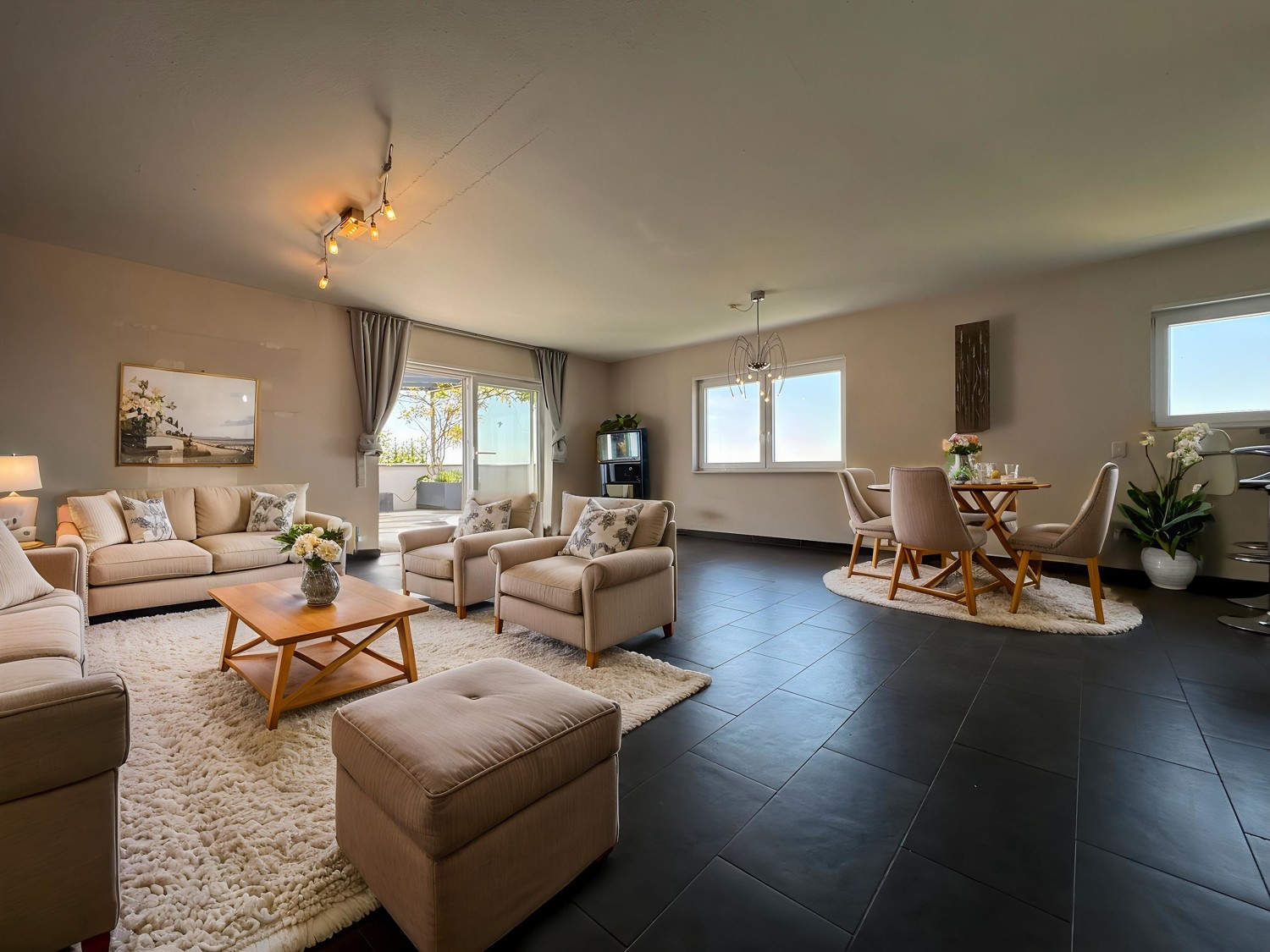 virtuelles Homestaging Wohn- Essbereich OG