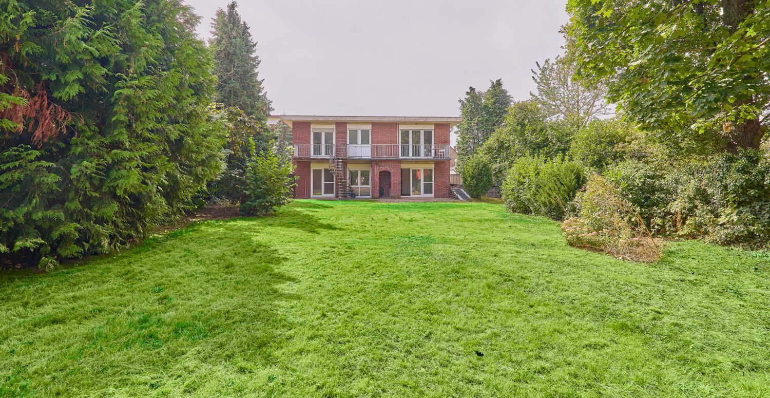 Garten mit Blick zum Haus