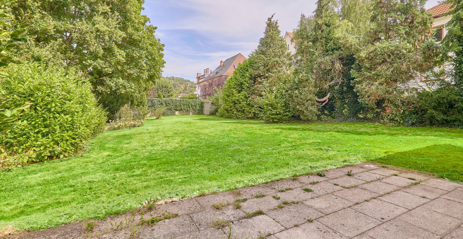 Terrasse mit Blick in den Garten