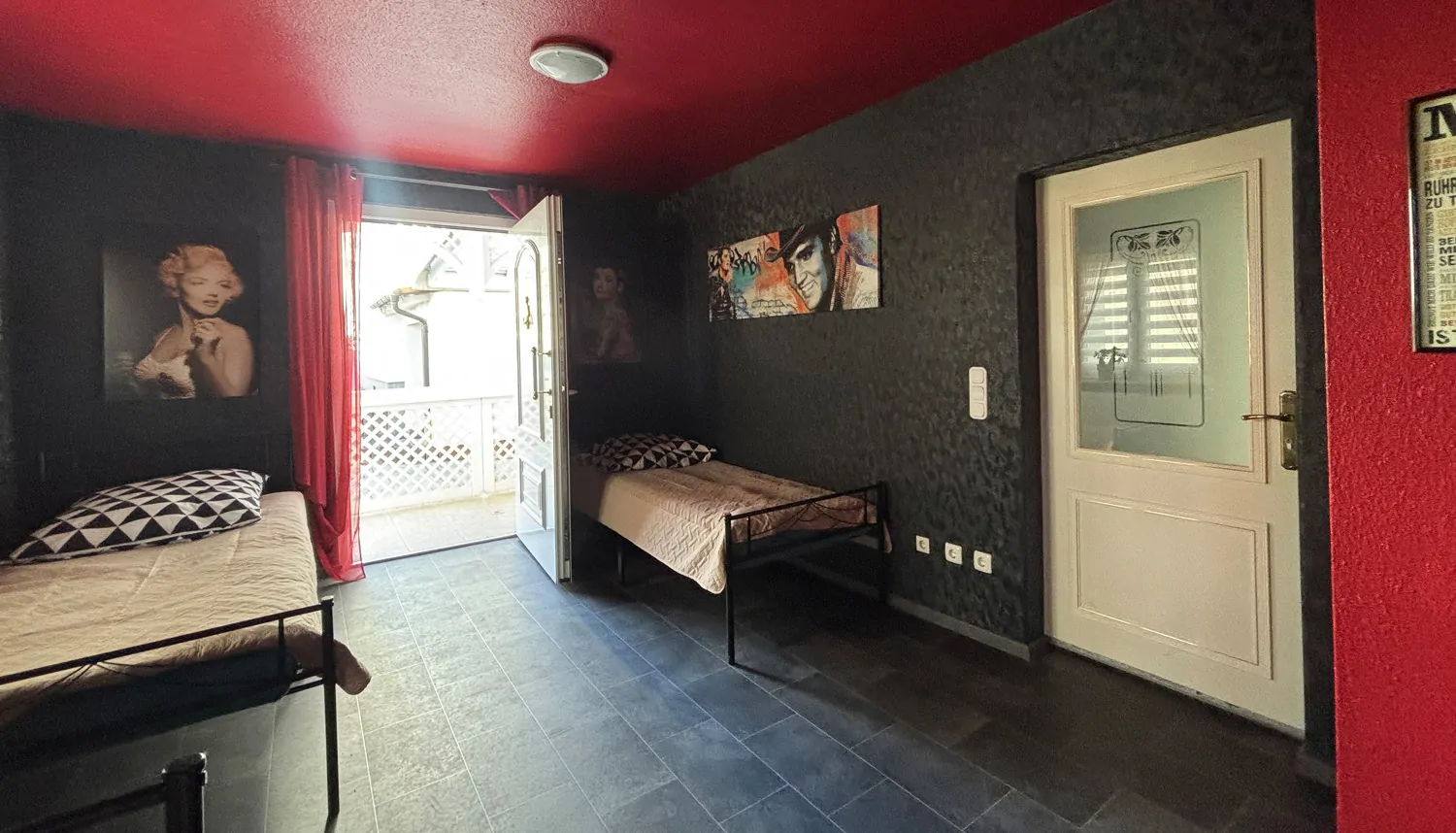 Großes Zimmer im EG